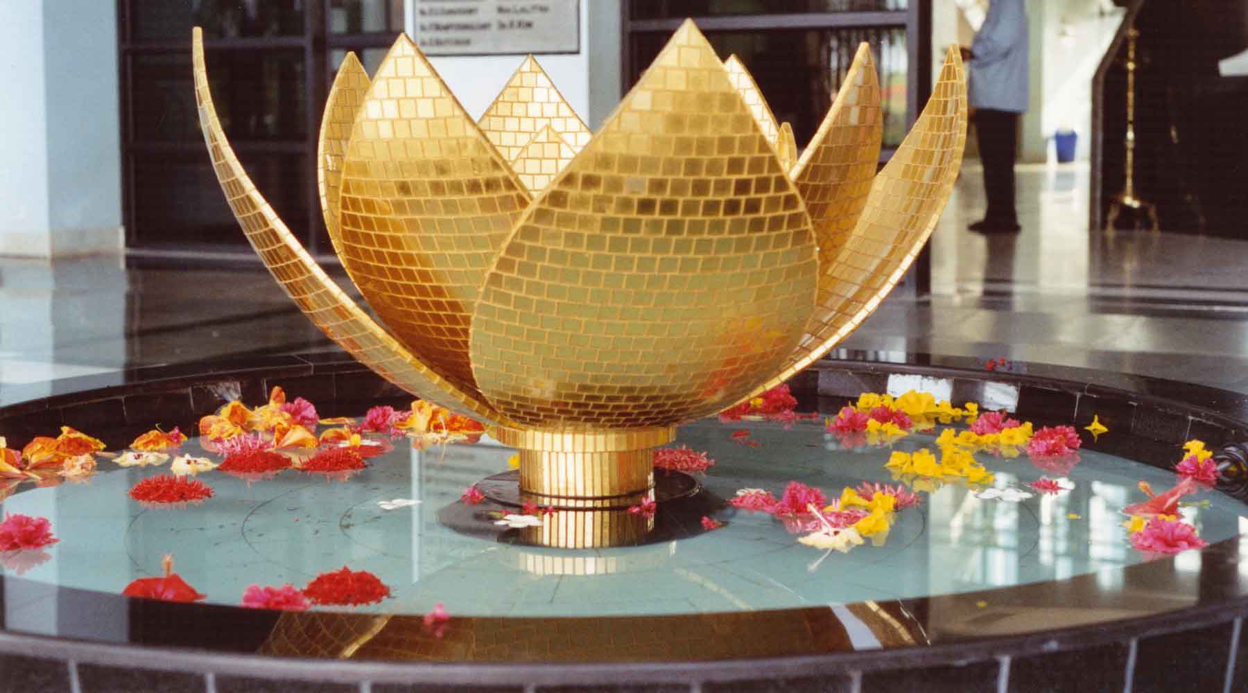 Gold in Glass Flower-Fountain Gold in Glass Flower-Fountain
